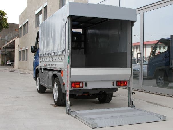 Chiller Truck with Tail Lift