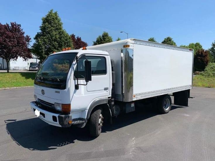 Blog image for Benefits of Using a Truck with Tail Lift for Moving and Logistics - Dubai Chiller Transport article about refrigerated transport