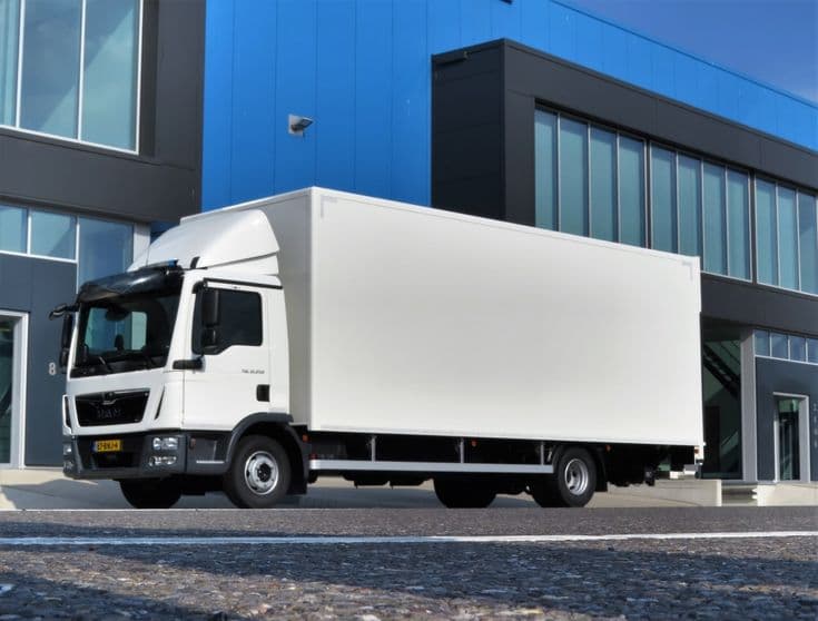 Blog image for Top Reasons to Choose Chiller Van Rental in Dubai for Your Deliveries - Dubai Chiller Transport article about refrigerated transport