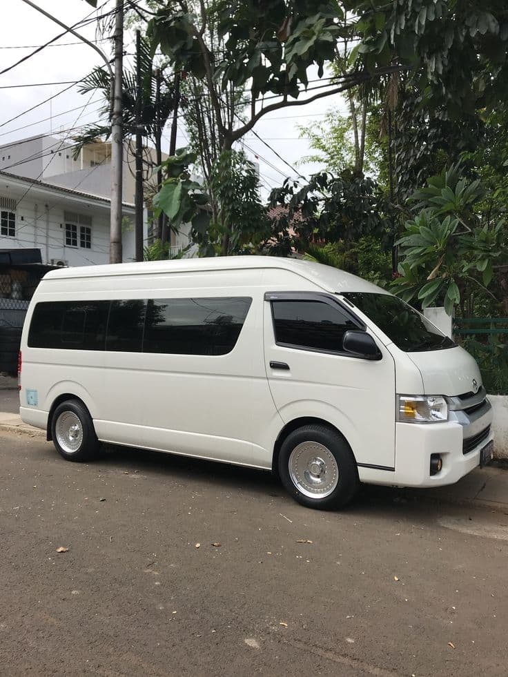 Featured image for How Chiller Van Rental Services Can Save Your Perishable Goods - Dubai Chiller Transport blog article about refrigerated transport