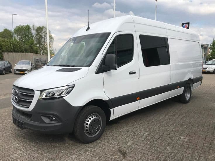 Featured image for Why Businesses Prefer a Chiller Van for Fresh Deliveries - Dubai Chiller Transport blog article about refrigerated transport