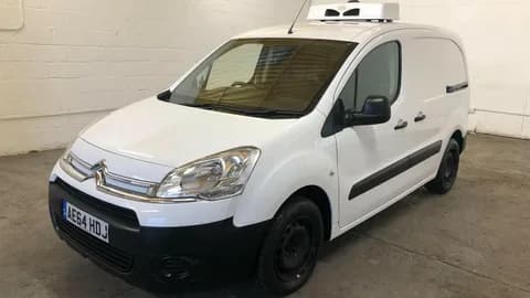 Featured image for Chiller Van for Rent in Dubai for Fresh Food Delivery Services - Dubai Chiller Transport blog article about Fresh produce delivery Dubai