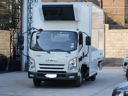 Featured image for  Reliable Refrigerated Truck Rental in Dubai for Frozen Goods - Dubai Chiller Transport blog article about Reliable refrigerated truck Dubai