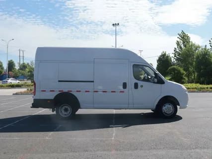 Featured image for Fast & Secure Freezer Van in Dubai for Restaurants - Dubai Chiller Transport blog article about Fast freezer van Dubai